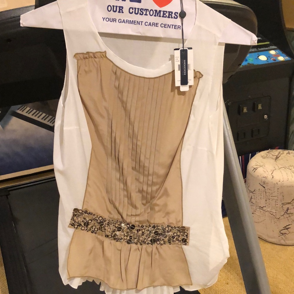 Magaschoni top new with tags